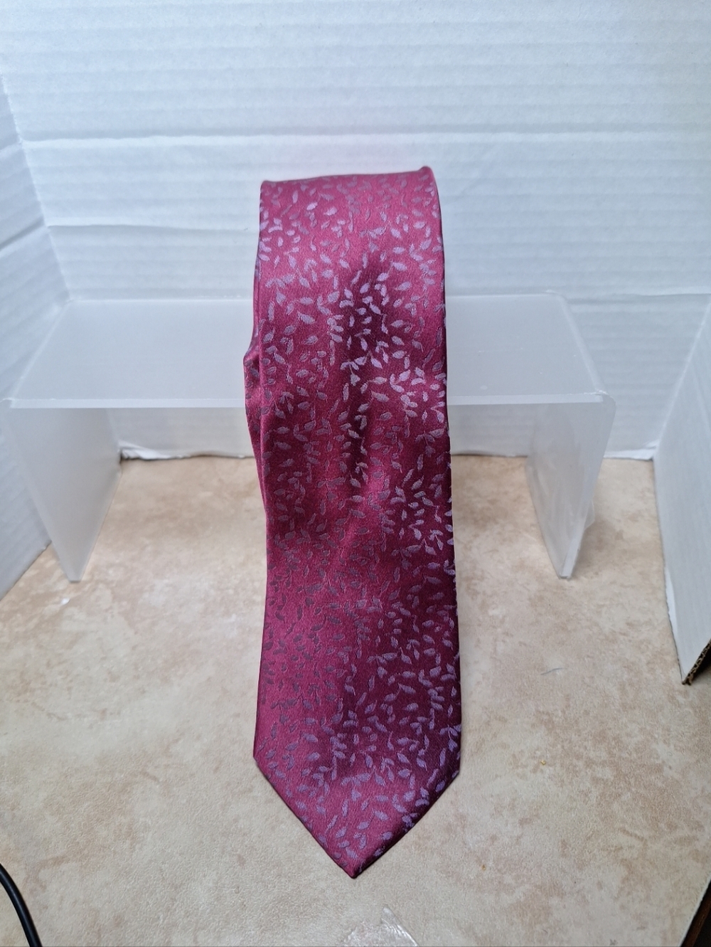 Calvin Klein Men's 100% Silk Tie  Burgundy Botanical Floral 63"